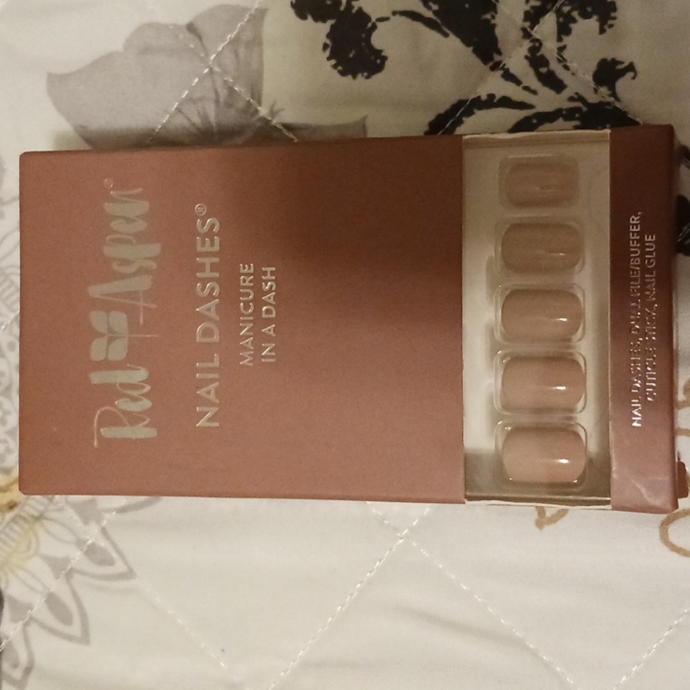 Red Aspen manicure in a dash